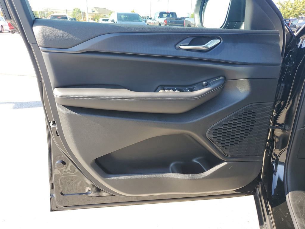 New 2025 Jeep Grand Cherokee L Laredo image 15