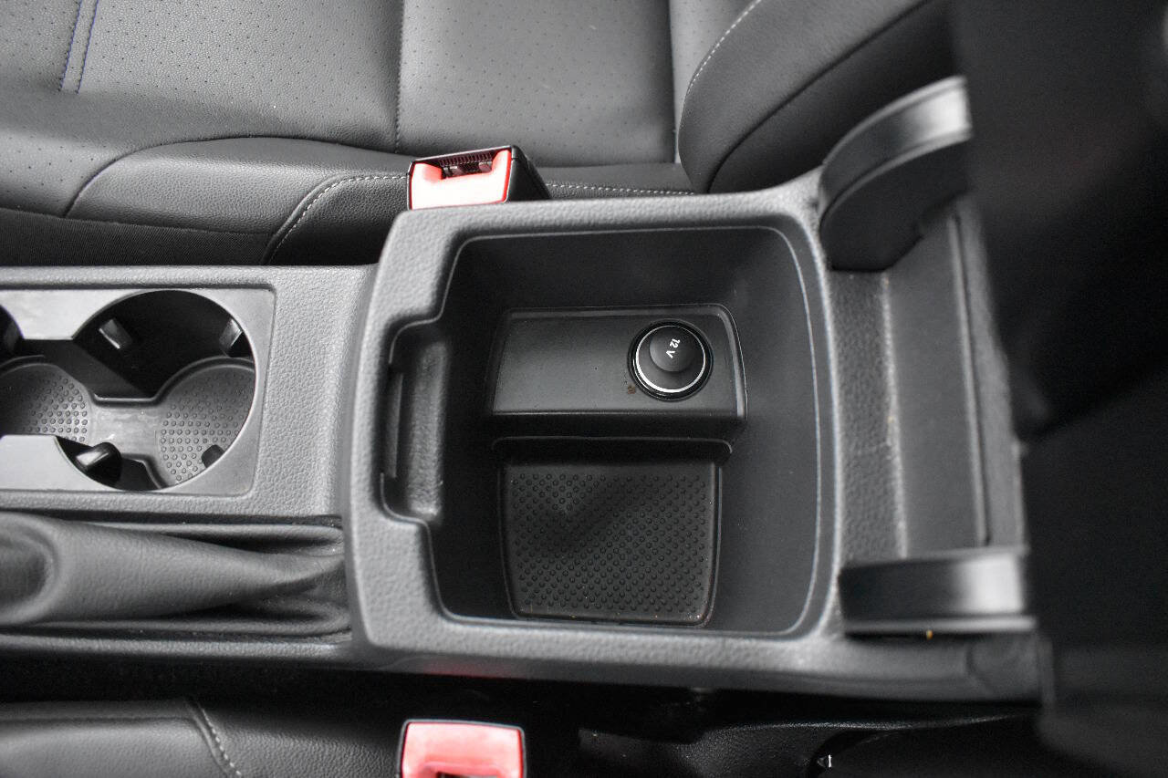 Used 2015 Volkswagen Golf S image 27