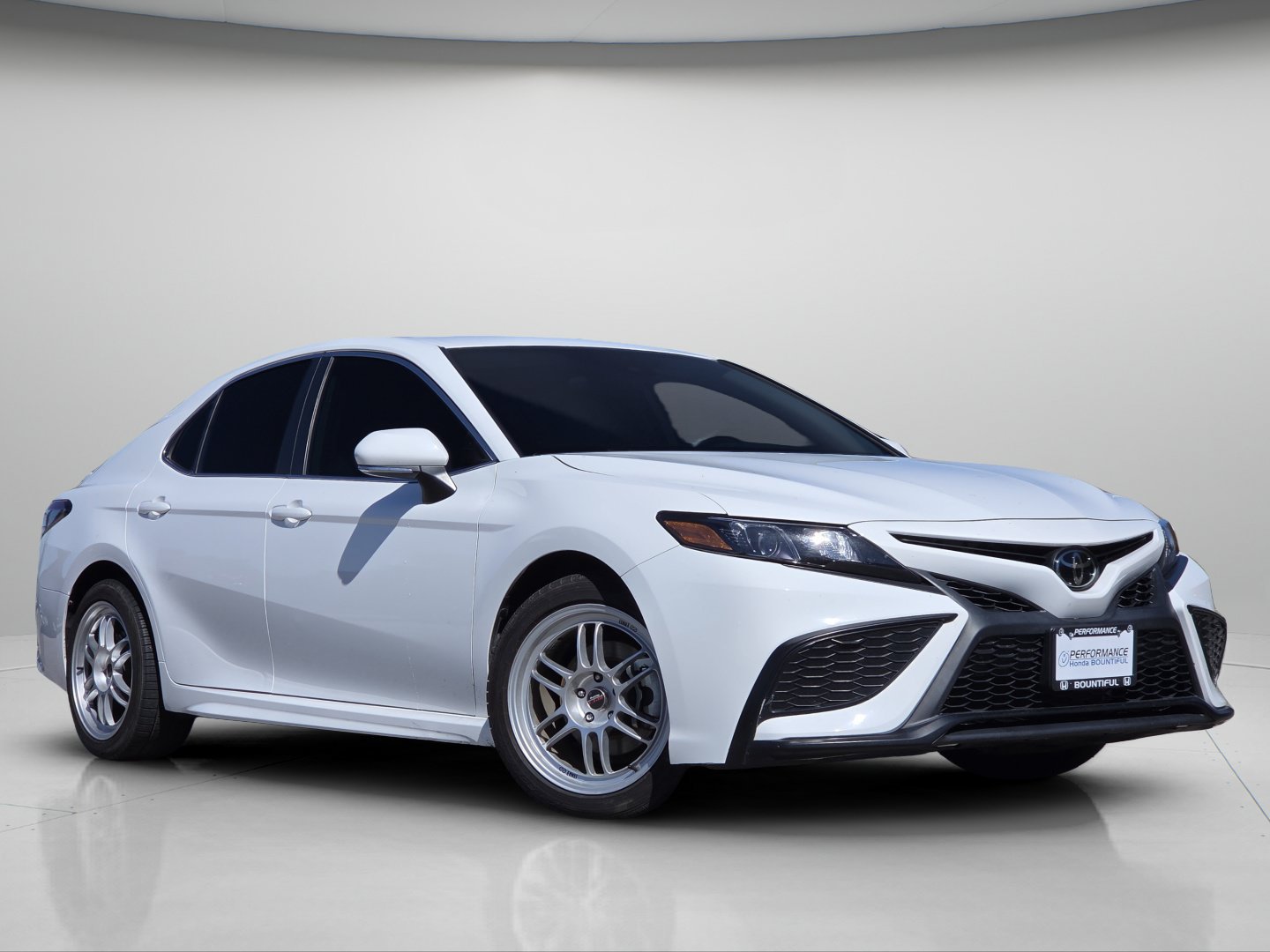 Used 2023 Toyota Camry SE AWD/4WD image 2