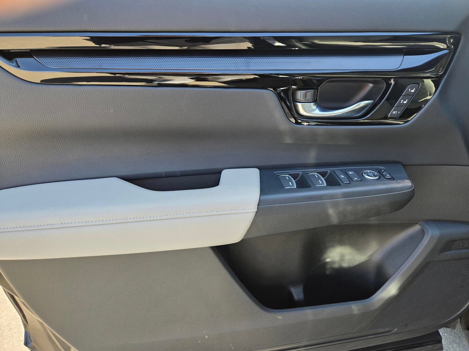 Used 2025 Honda CR-V EX-L image 16