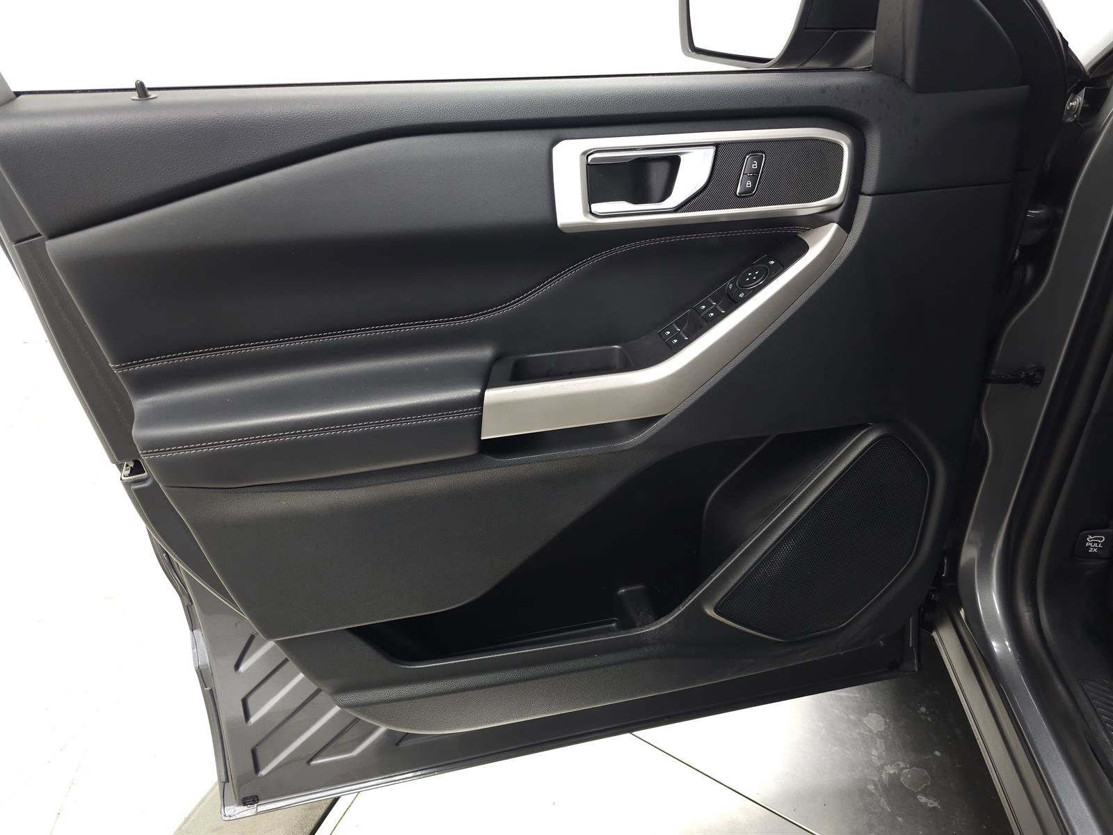 Used 2023 Ford Explorer XLT w/ Equipment Group 202A AWD/4WD image 15