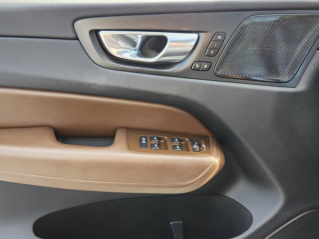 Used 2022 Volvo XC60 B5 Inscription w/ Advanced Package image 24