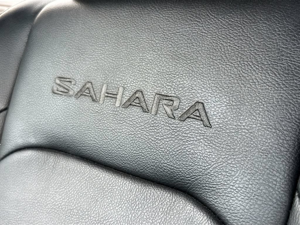 Used 2022 Jeep Wrangler Unlimited Sahara AWD/4WD image 18