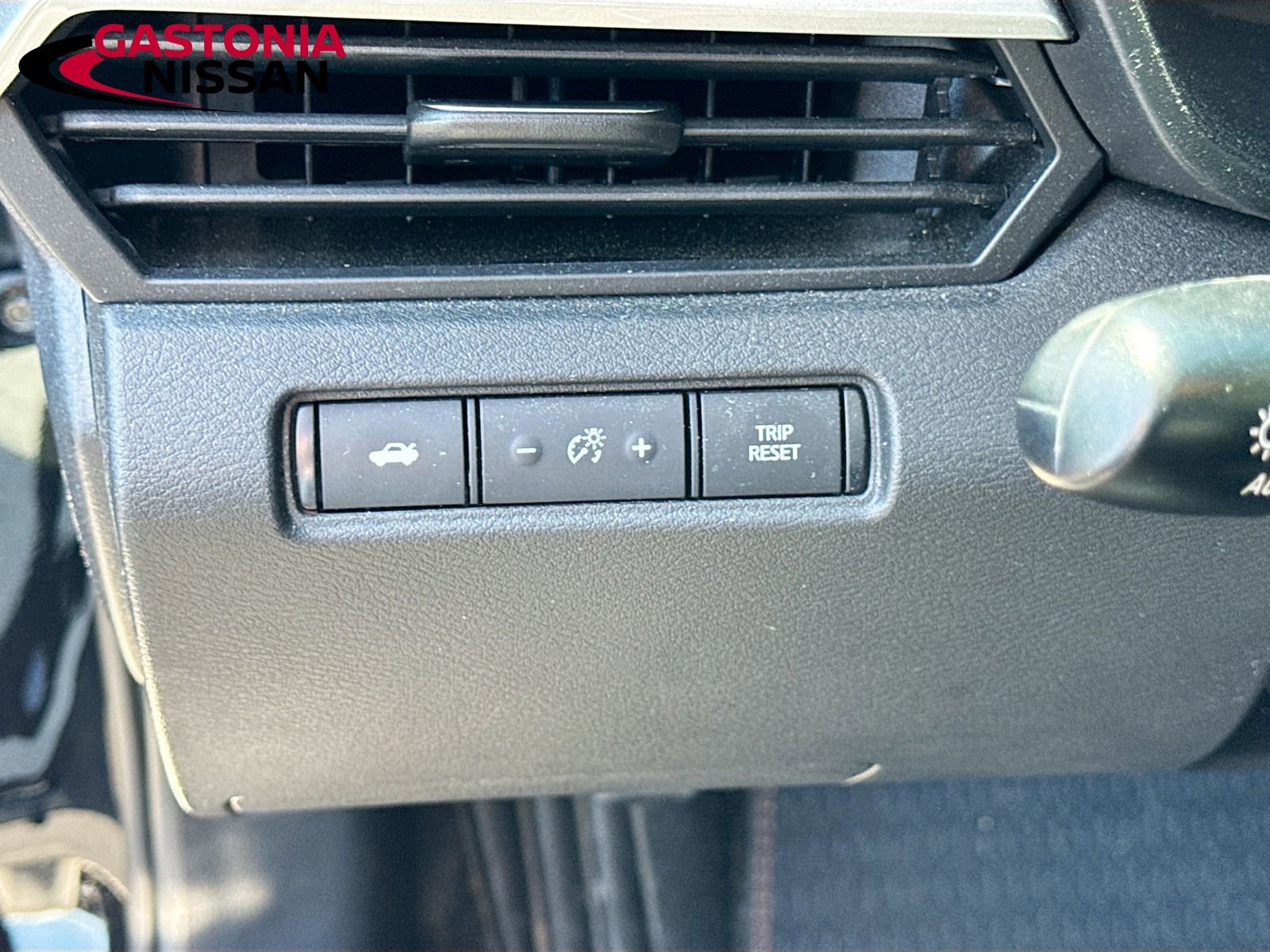 Used 2024 Nissan Altima 2.5 SR w/ SR Premium Package FWD image 9