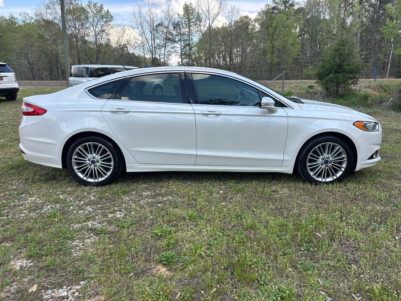 Used 2016 Ford Fusion SE w/ Equipment Group 202A image 2
