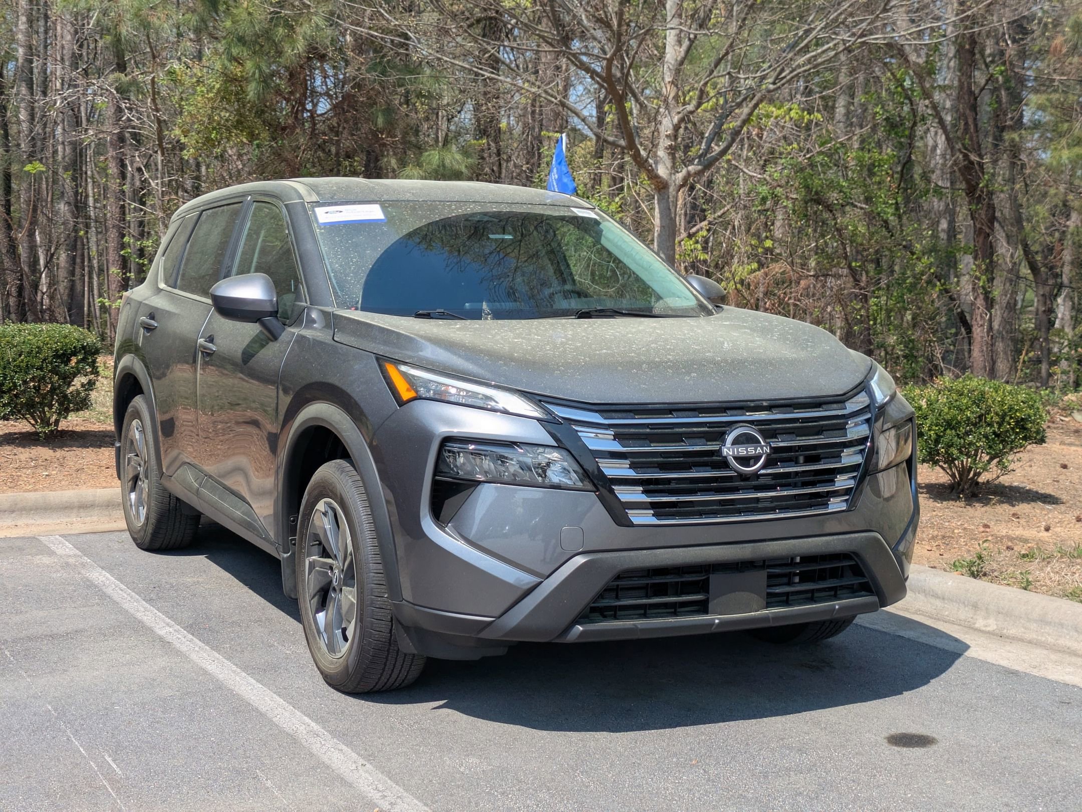 Used 2026 Nissan Rogue SV image 2