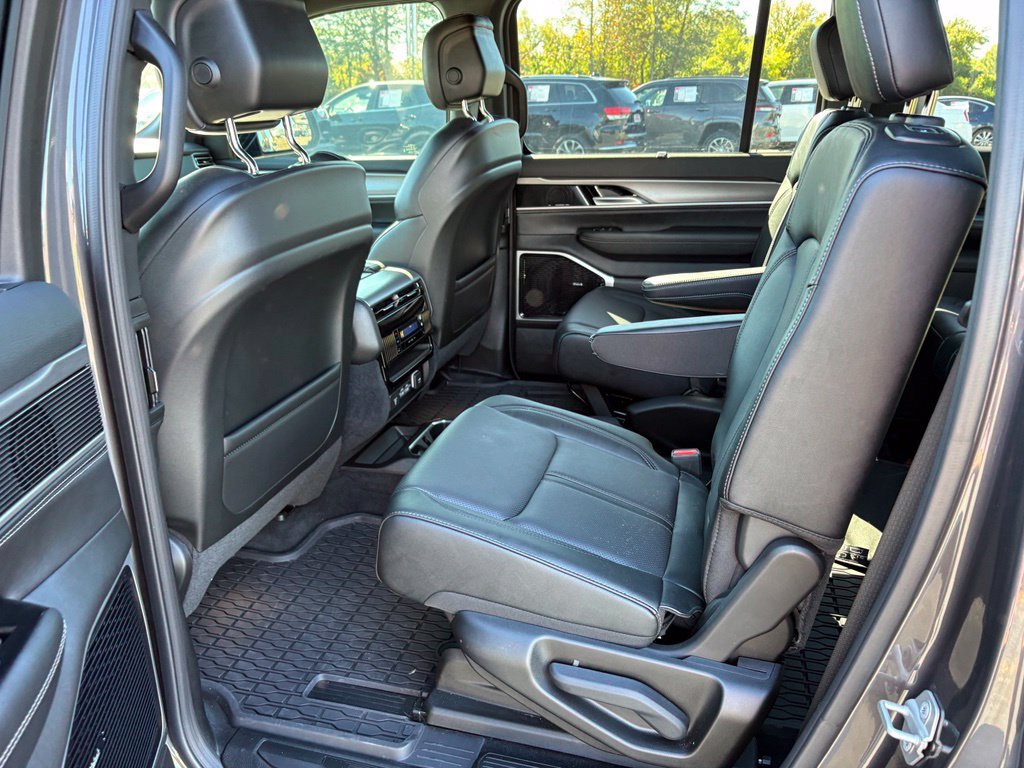 Used 2026 Jeep Grand Wagoneer Limited AWD/4WD image 21