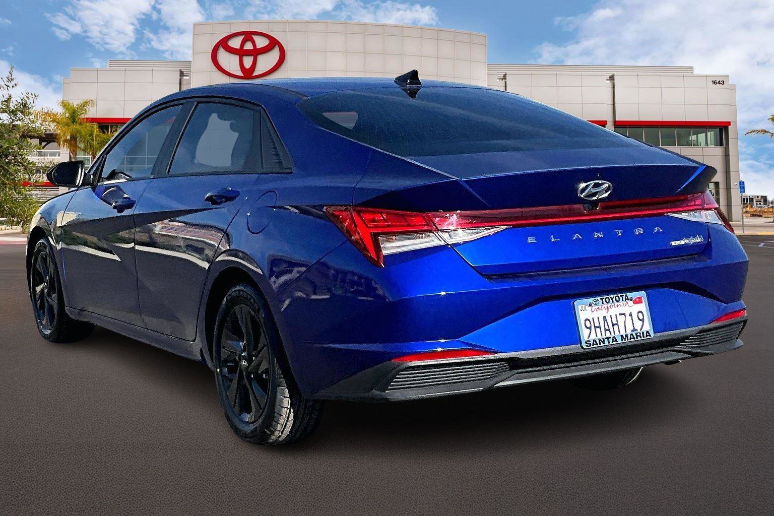 Used 2023 Hyundai Elantra Blue image 2