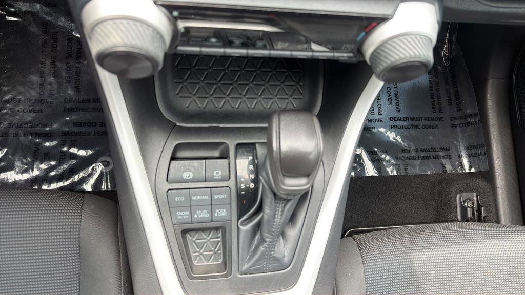 Used 2020 Toyota RAV4 LE w/ All Weather Liner Package image 17