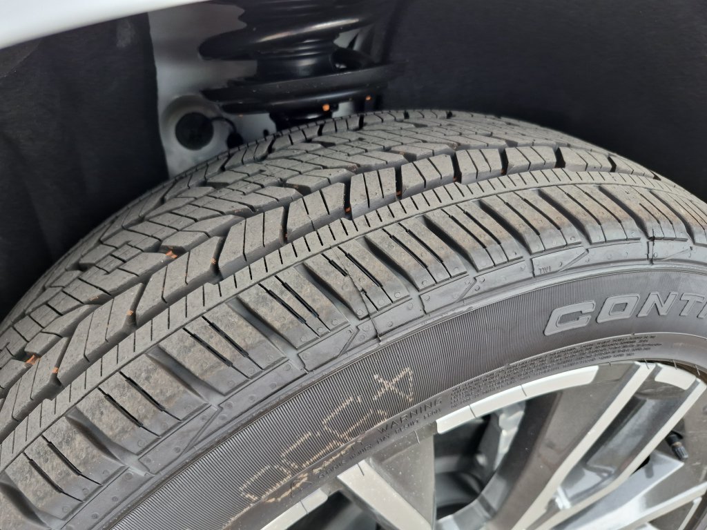 New 2027 GMC Acadia Denali Ultimate w/ LPO, Floor Liner Package AWD/4WD image 14