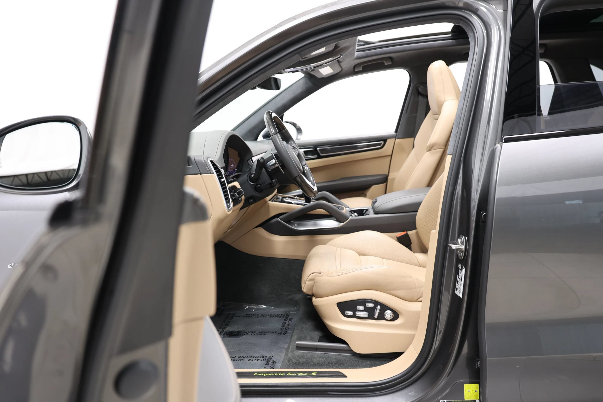 Used 2021 Porsche Cayenne Turbo S AWD/4WD image 15