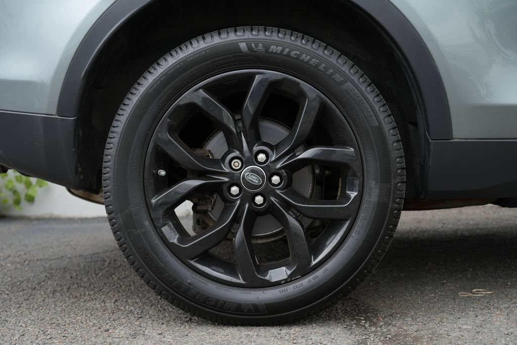 Used 2019 Land Rover Discovery Sport AWD/4WD image 11