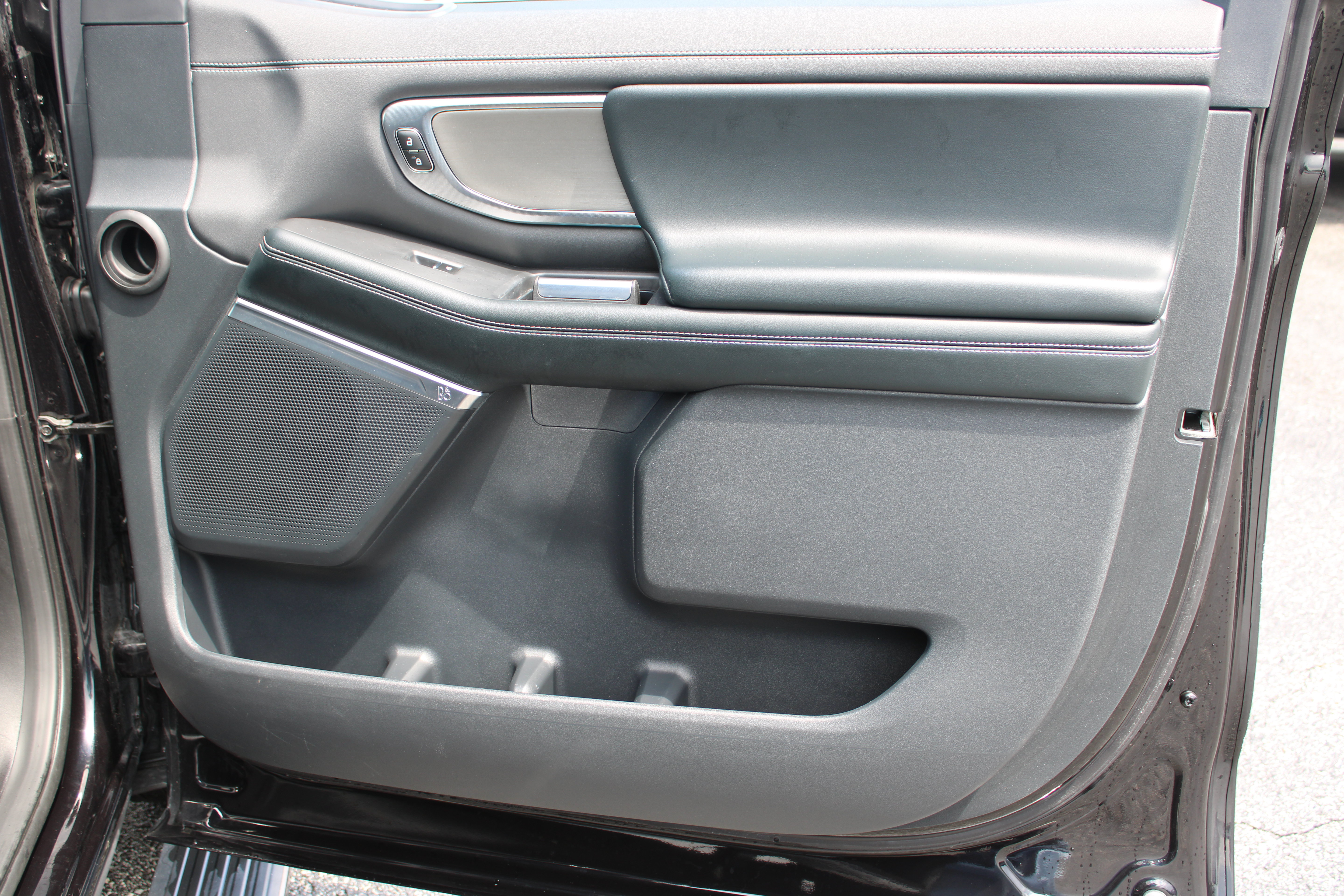 Used 2025 Ford Expedition Platinum AWD/4WD image 18