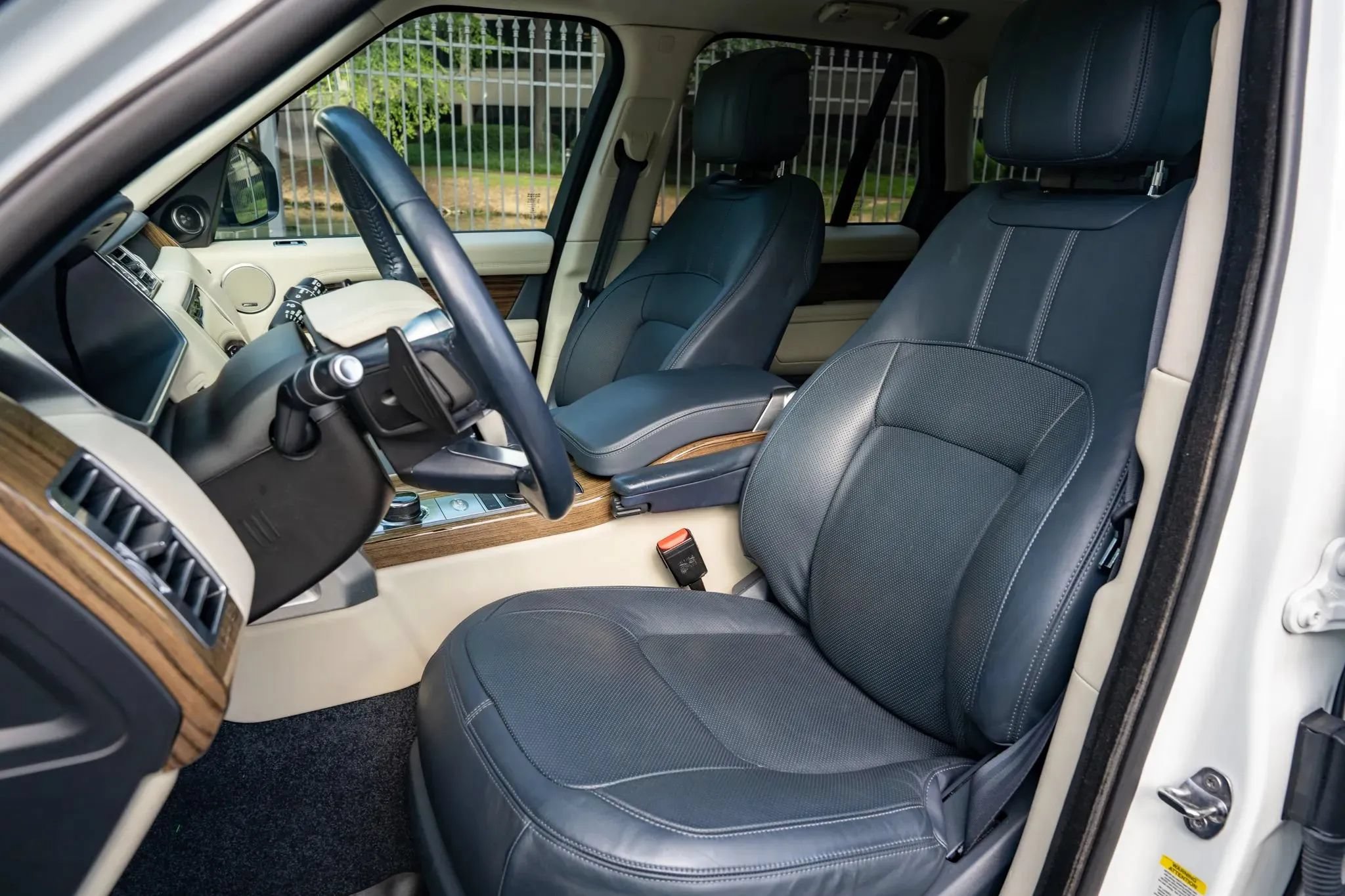 Used 2018 Land Rover Range Rover HSE AWD/4WD image 11