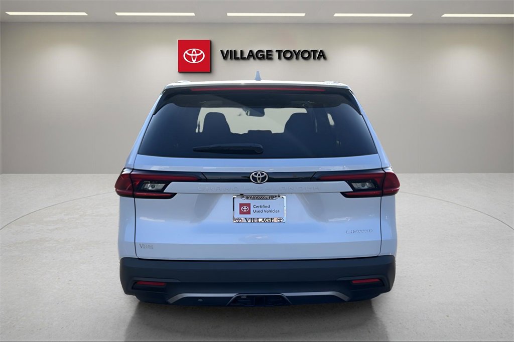 Used 2025 Toyota Grand Highlander FWD image 3