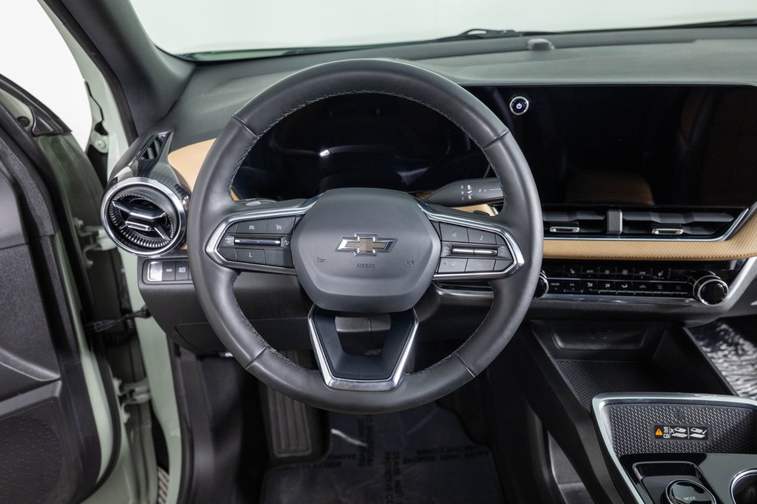 Used 2025 Chevrolet Equinox ACTIV w/ Safety and Technology Package image 31