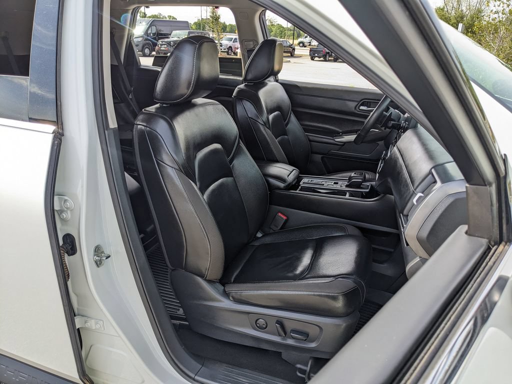 Used 2024 Nissan Pathfinder SL w/ SL Premium Package FWD image 48