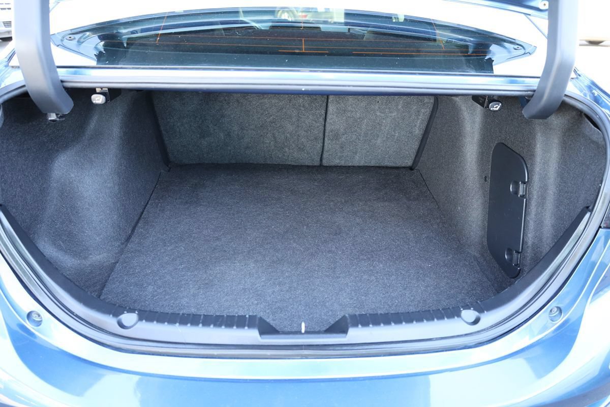 Used 2017 MAZDA MAZDA3 Touring w/ Popular Equipment Package FWD image 13