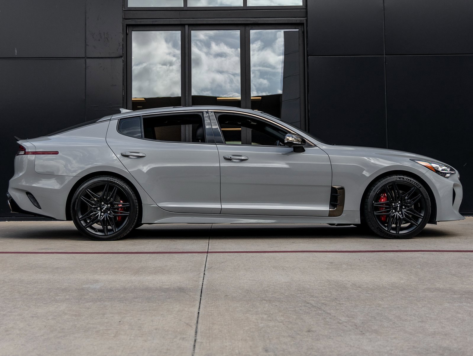 Used 2022 Kia Stinger GT2 image 10