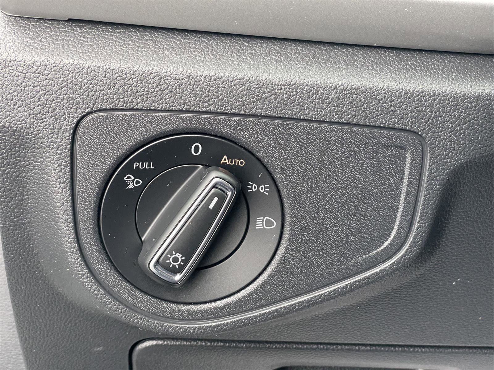 Used 2023 Volkswagen Atlas SE image 28