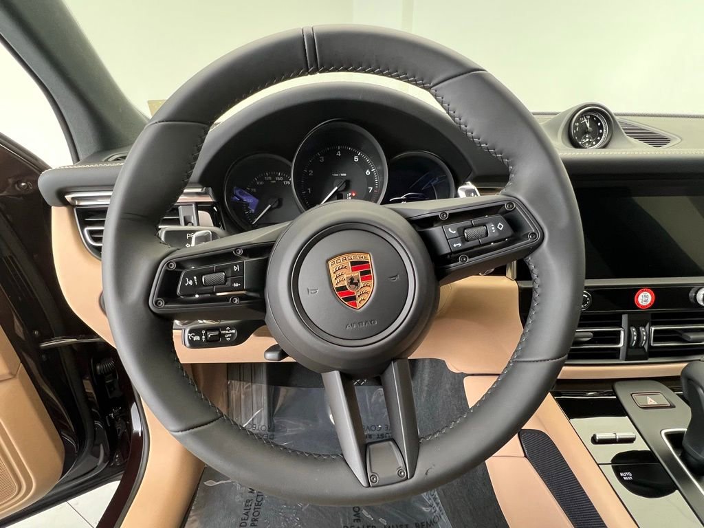 Used 2025 Porsche Macan image 26