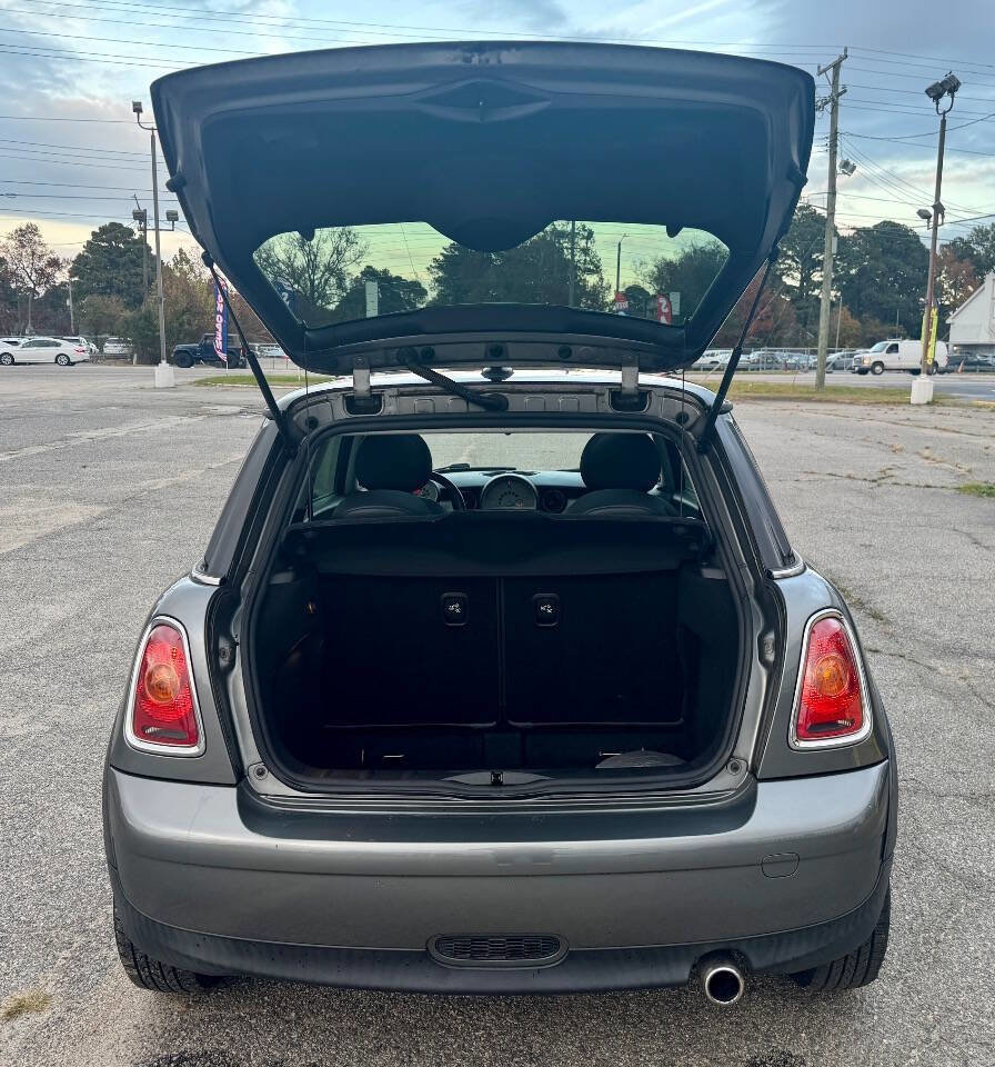 Used 2010 MINI Cooper Hardtop image 8