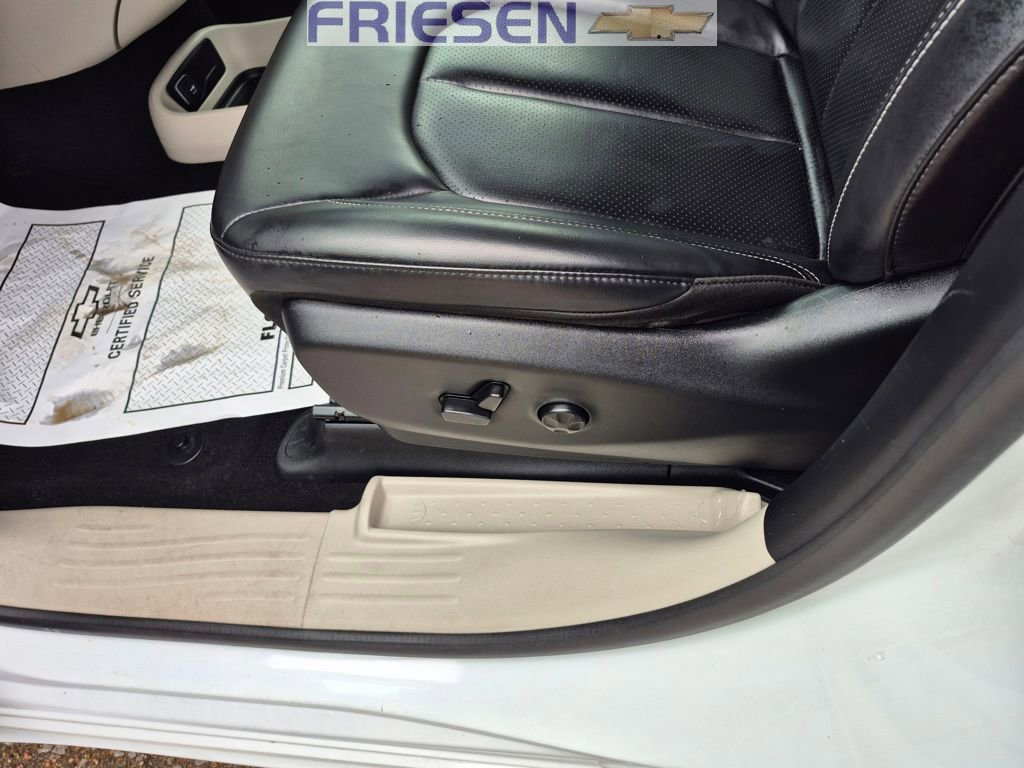 Used 2023 Chrysler Pacifica Touring-L image 12