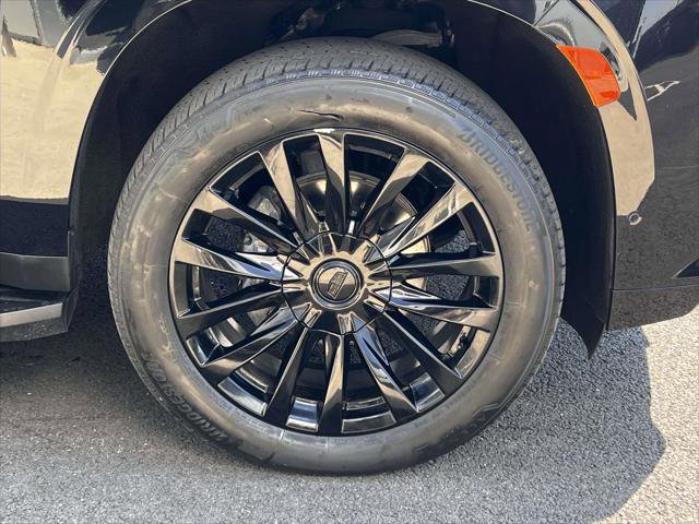 Used 2024 Cadillac Escalade ESV Premium Luxury image 8