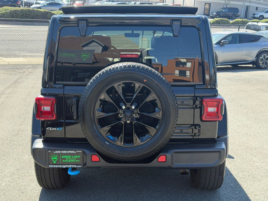 Used 2023 Jeep Wrangler Unlimited Sahara AWD/4WD image 7