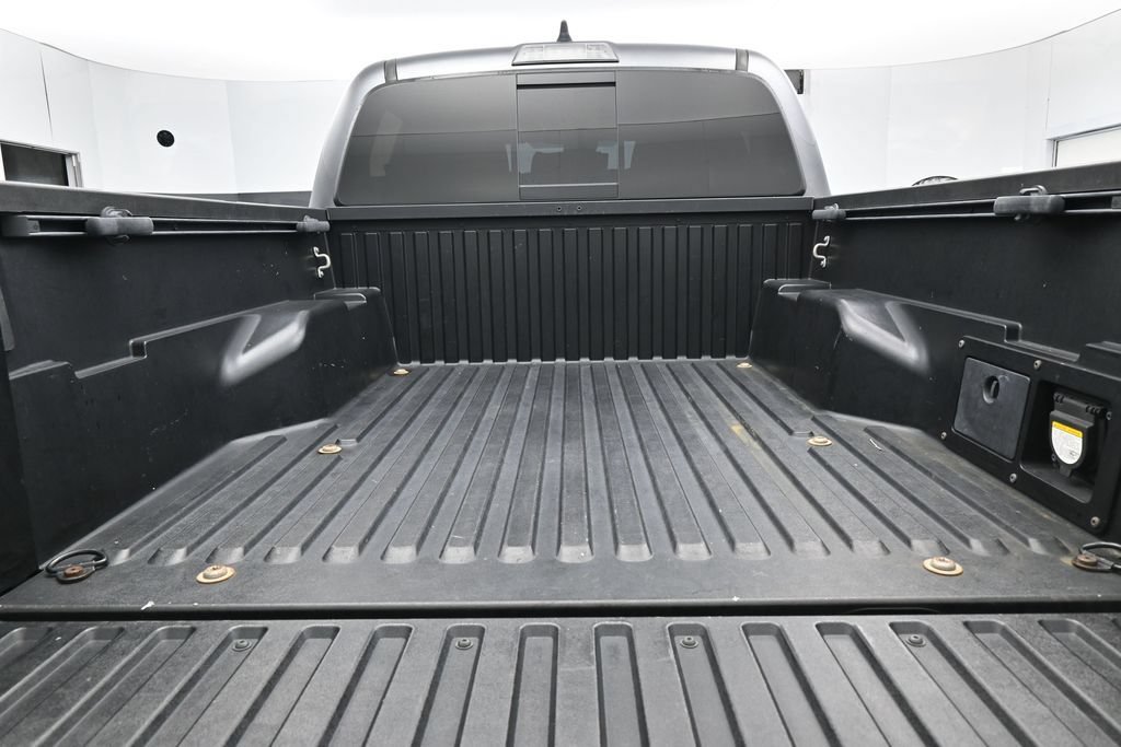 Used 2022 Toyota Tacoma TRD Off-Road AWD/4WD image 33