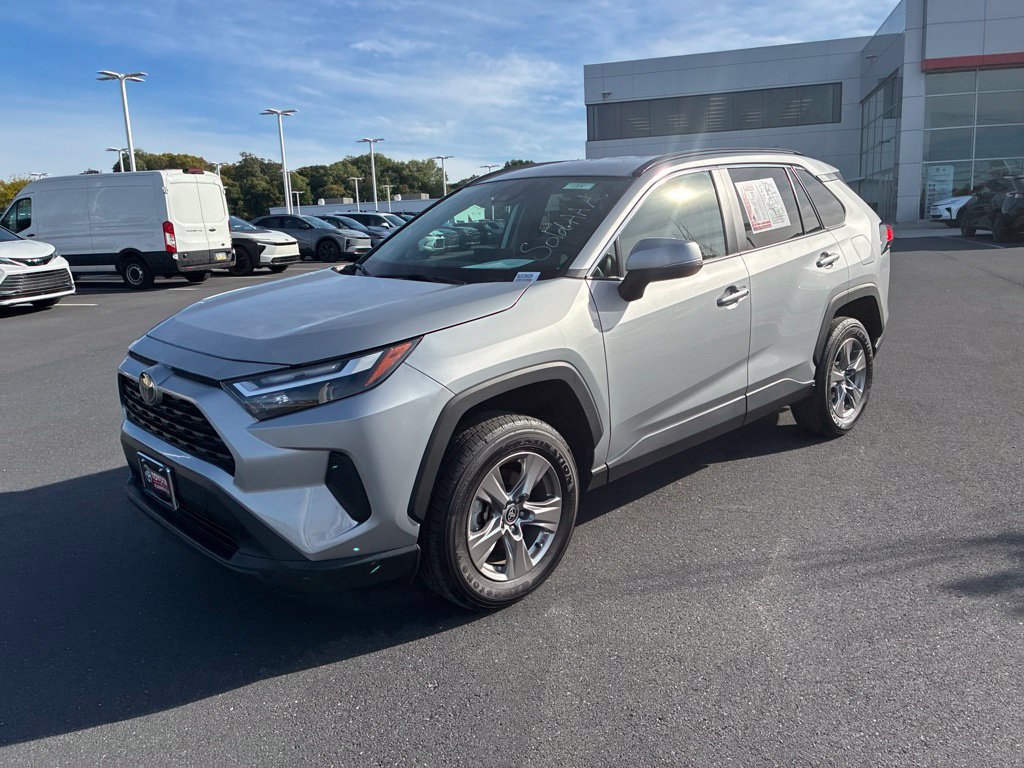 Used 2025 Toyota RAV4 XLE AWD/4WD image 18