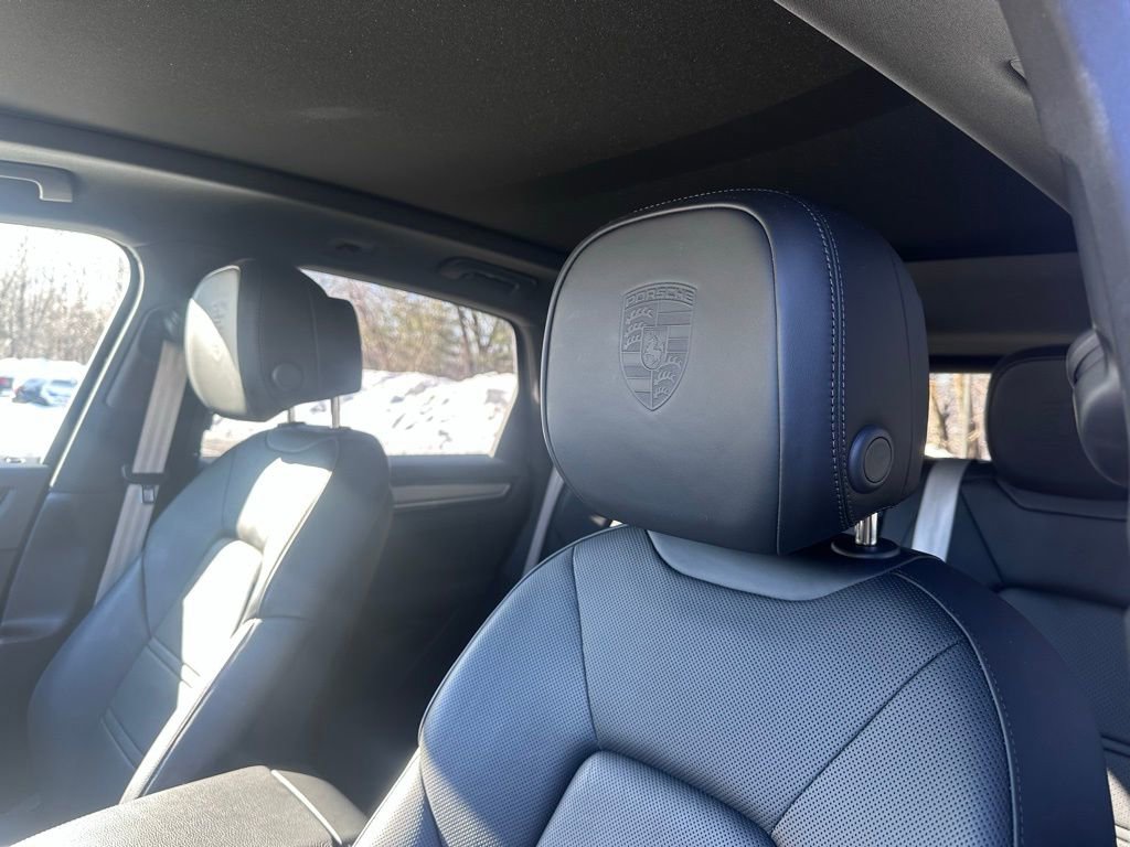 Used 2022 Porsche Cayenne Platinum Edition image 15