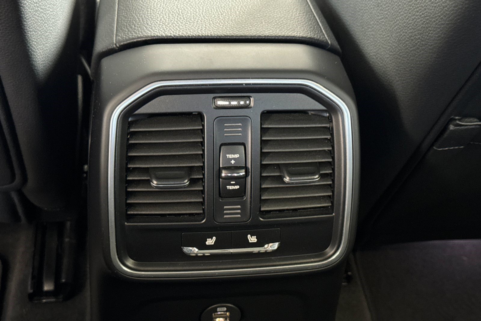 Used 2018 Porsche Macan Sport Edition AWD/4WD image 16