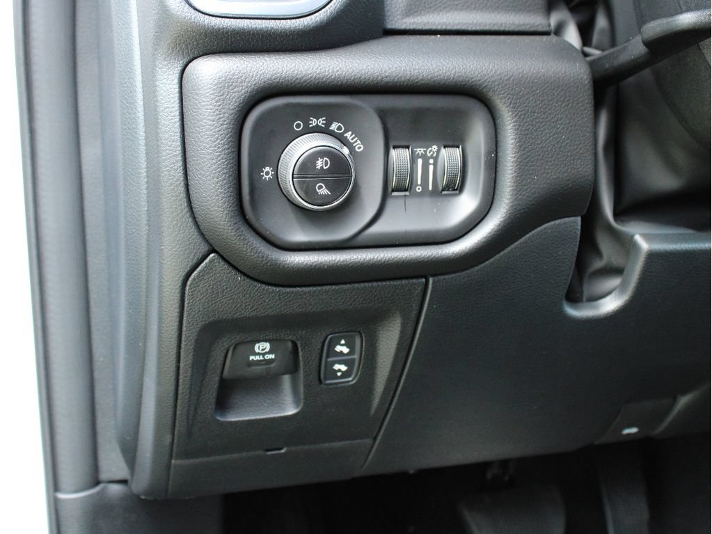 New 2026 RAM 1500 Laramie AWD/4WD image 15