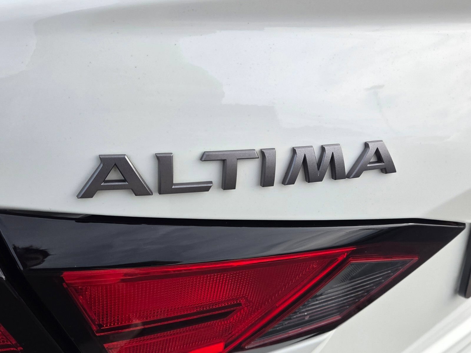 Used 2025 Nissan Altima 2.5 SV FWD image 11