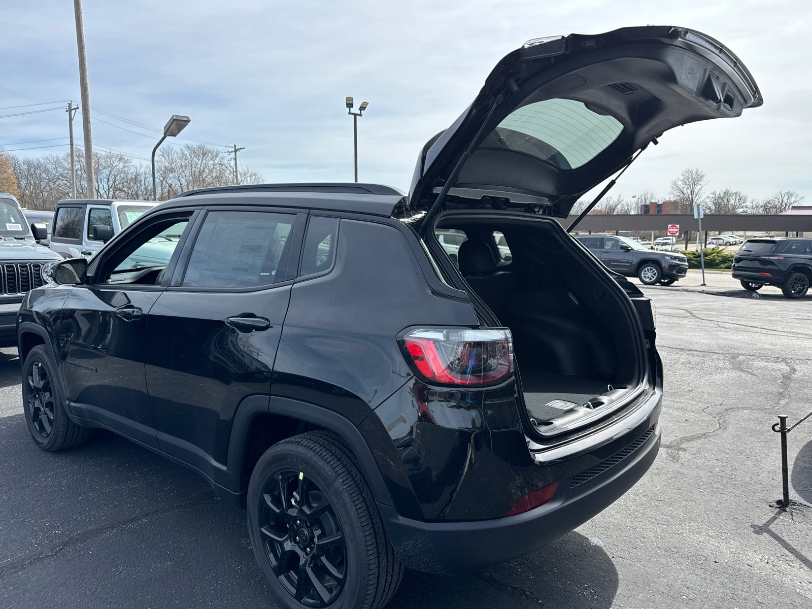 New 2026 Jeep Compass Latitude AWD/4WD image 17