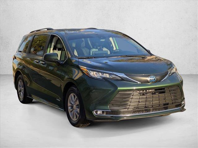 Used 2021 Toyota Sienna XLE video 3