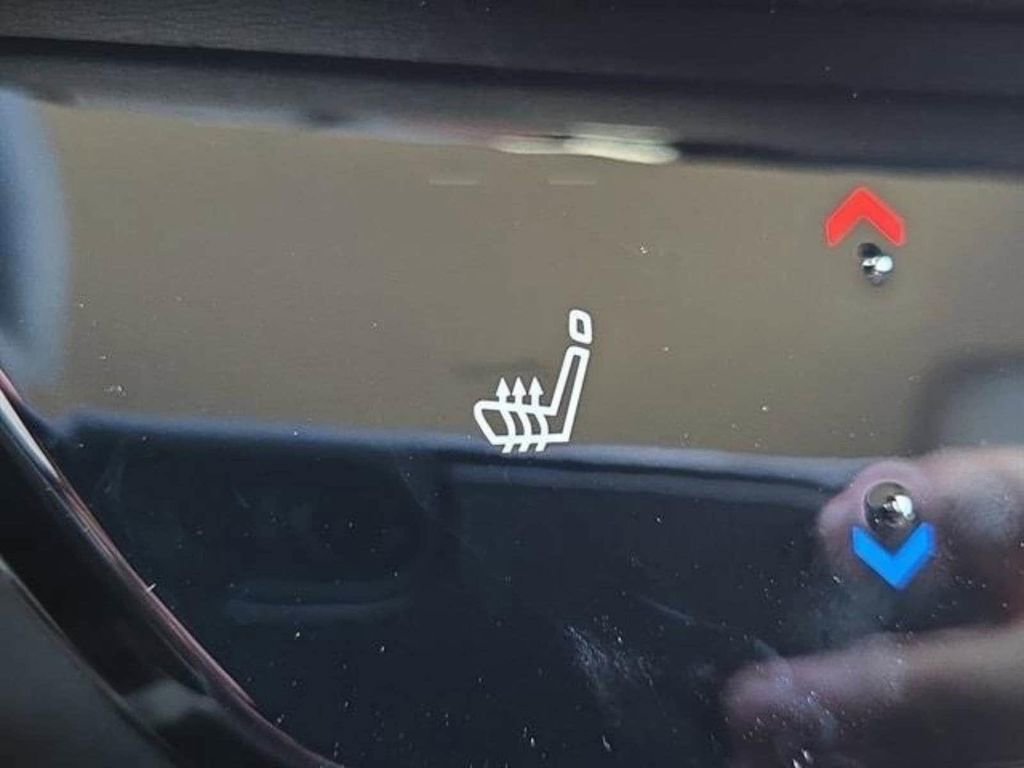 New 2026 Nissan Kicks SR w/ Cold Weather Package image 12