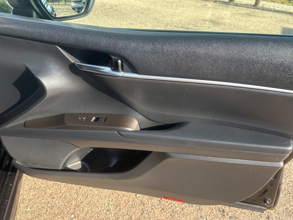Used 2021 Toyota Camry SE FWD image 11