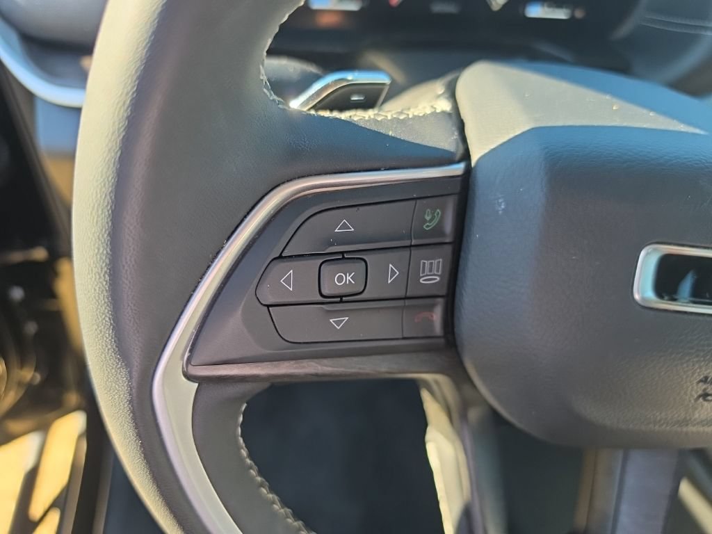 Used 2024 Jeep Grand Cherokee L Limited AWD/4WD image 32