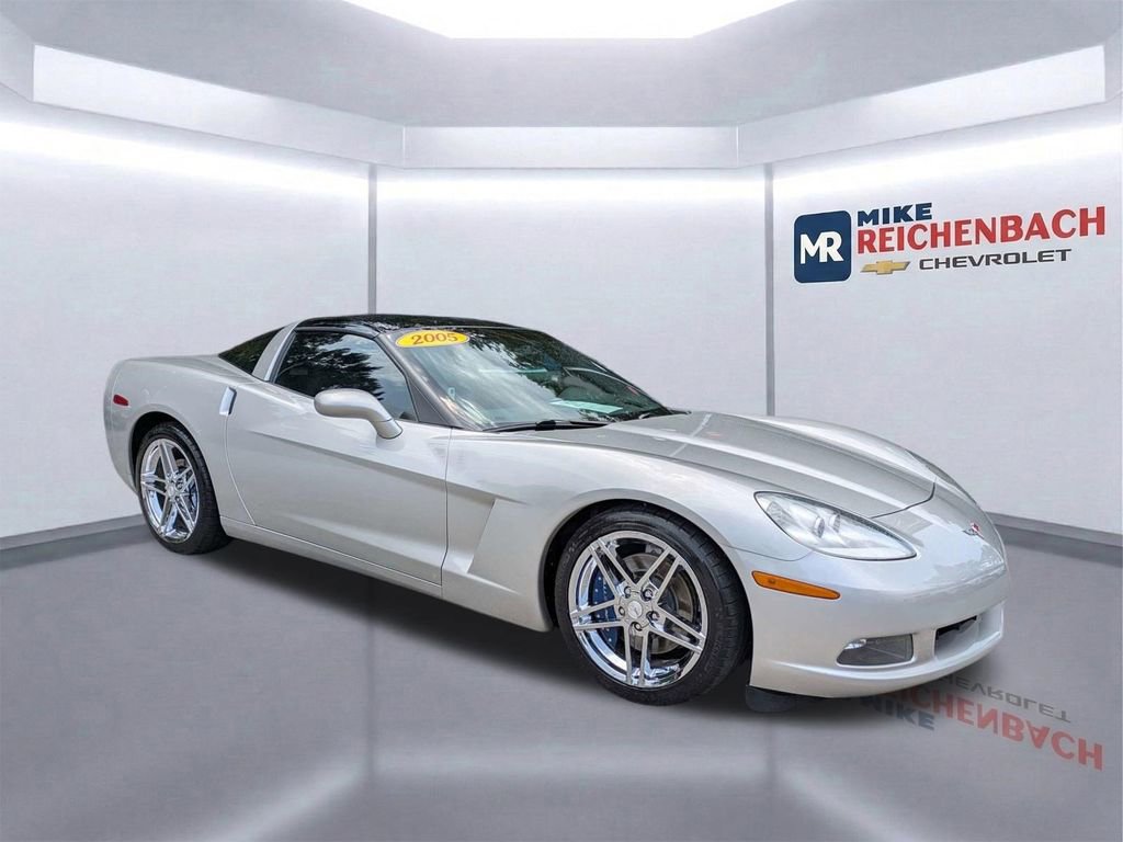 Used 2005 Chevrolet Corvette Coupe w/ Preferred Equipment Group RWD image 2