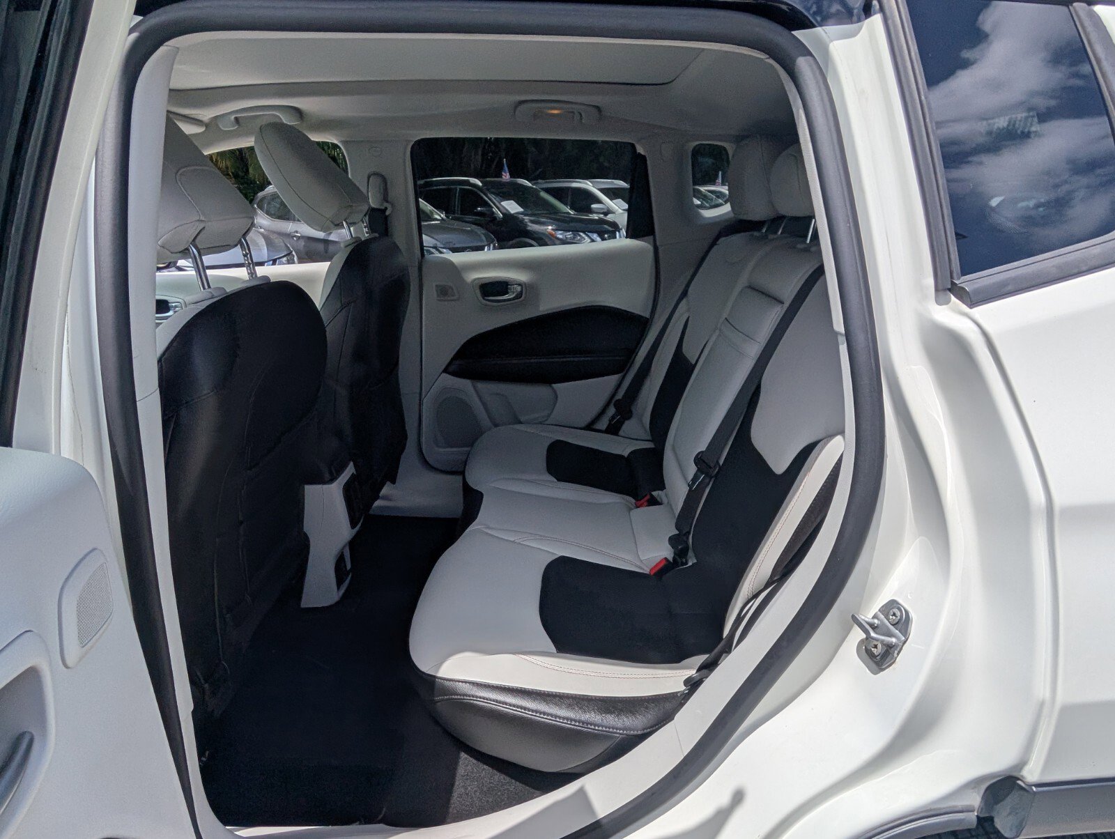 Used 2018 Jeep Compass Limited w/ Navigation Group FWD image 11