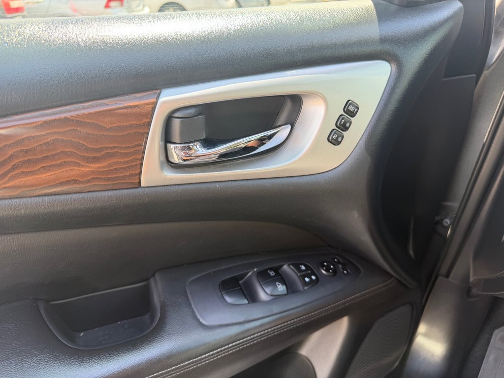 Used 2019 Nissan Pathfinder Platinum FWD image 22