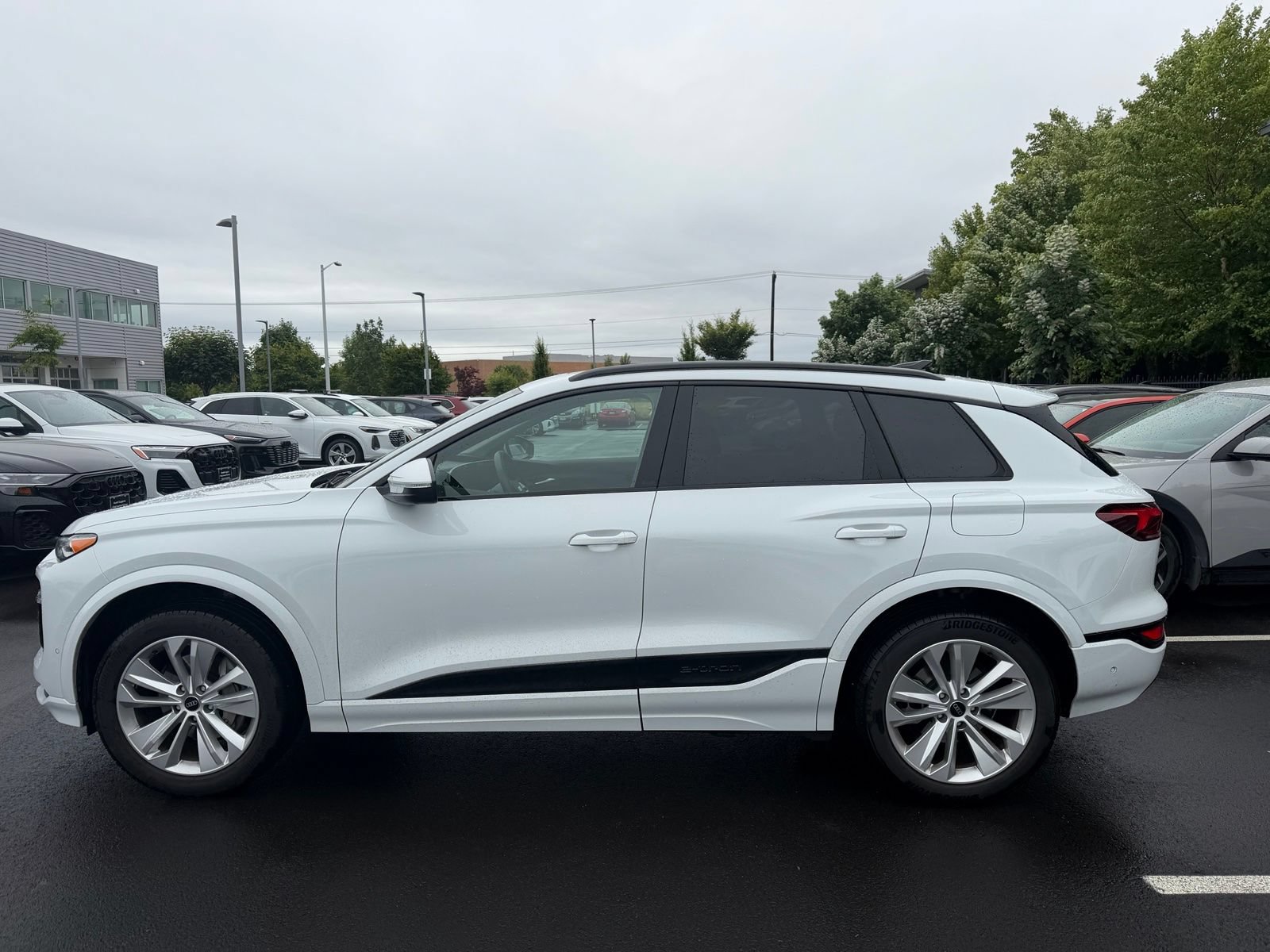 Used 2025 Audi Q6 e-tron Premium RWD image 2