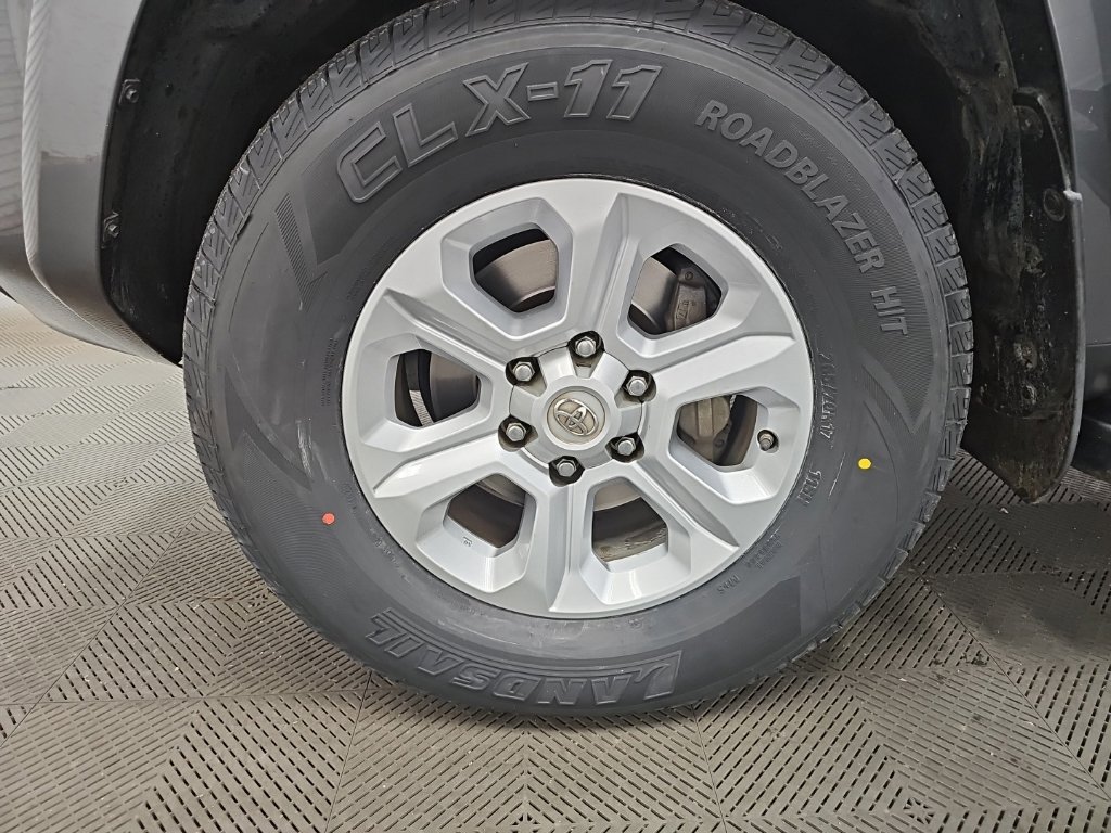 Used 2020 Toyota 4Runner SR5 Premium w/ Moonroof Package RWD image 43