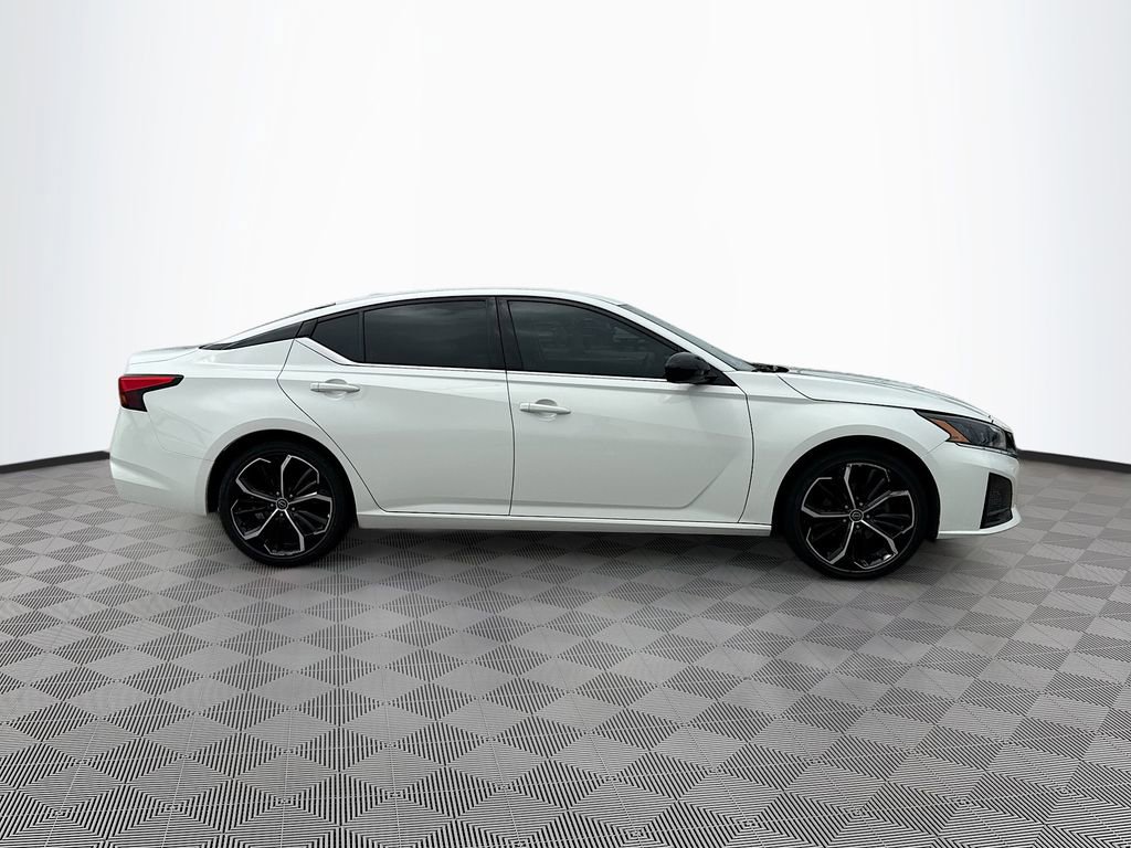 Used 2024 Nissan Altima 2.5 SR FWD image 4