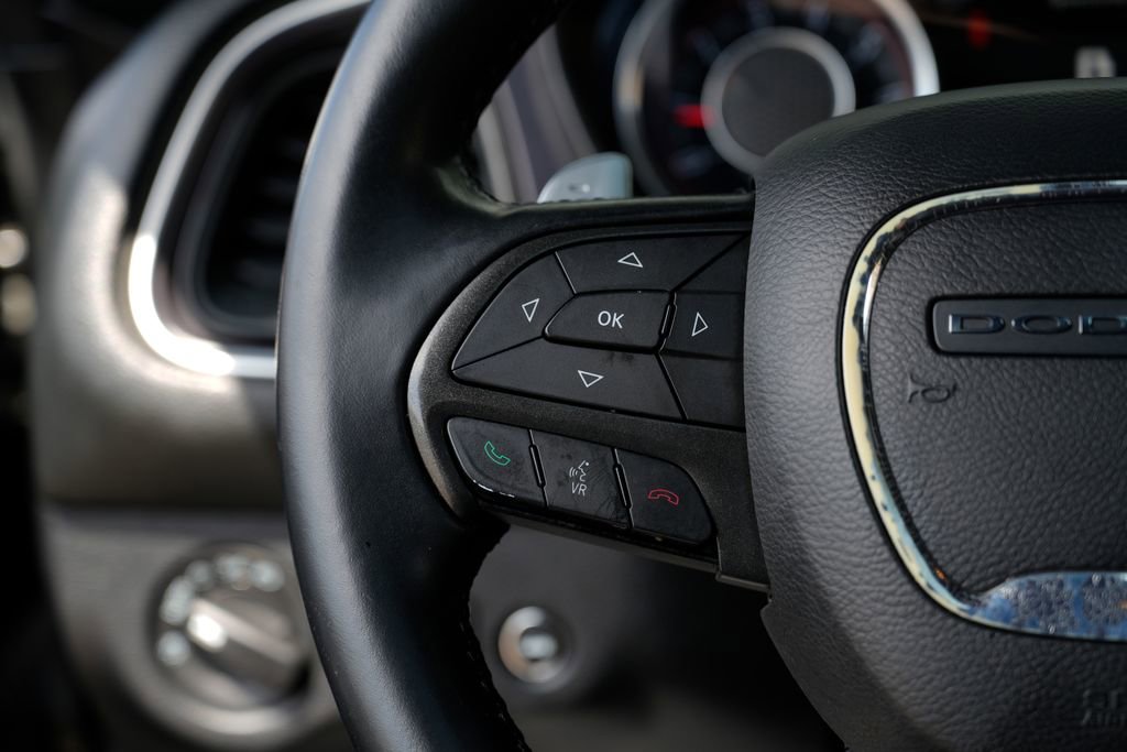 Used 2015 Dodge Challenger SXT image 31