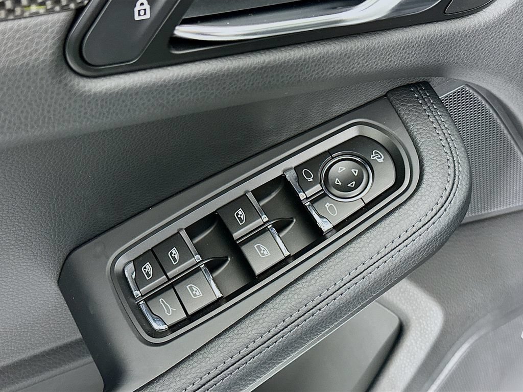 New 2026 Porsche Macan AWD/4WD image 20