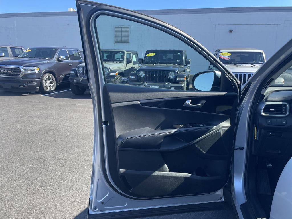Used 2017 Kia Sorento FWD image 35