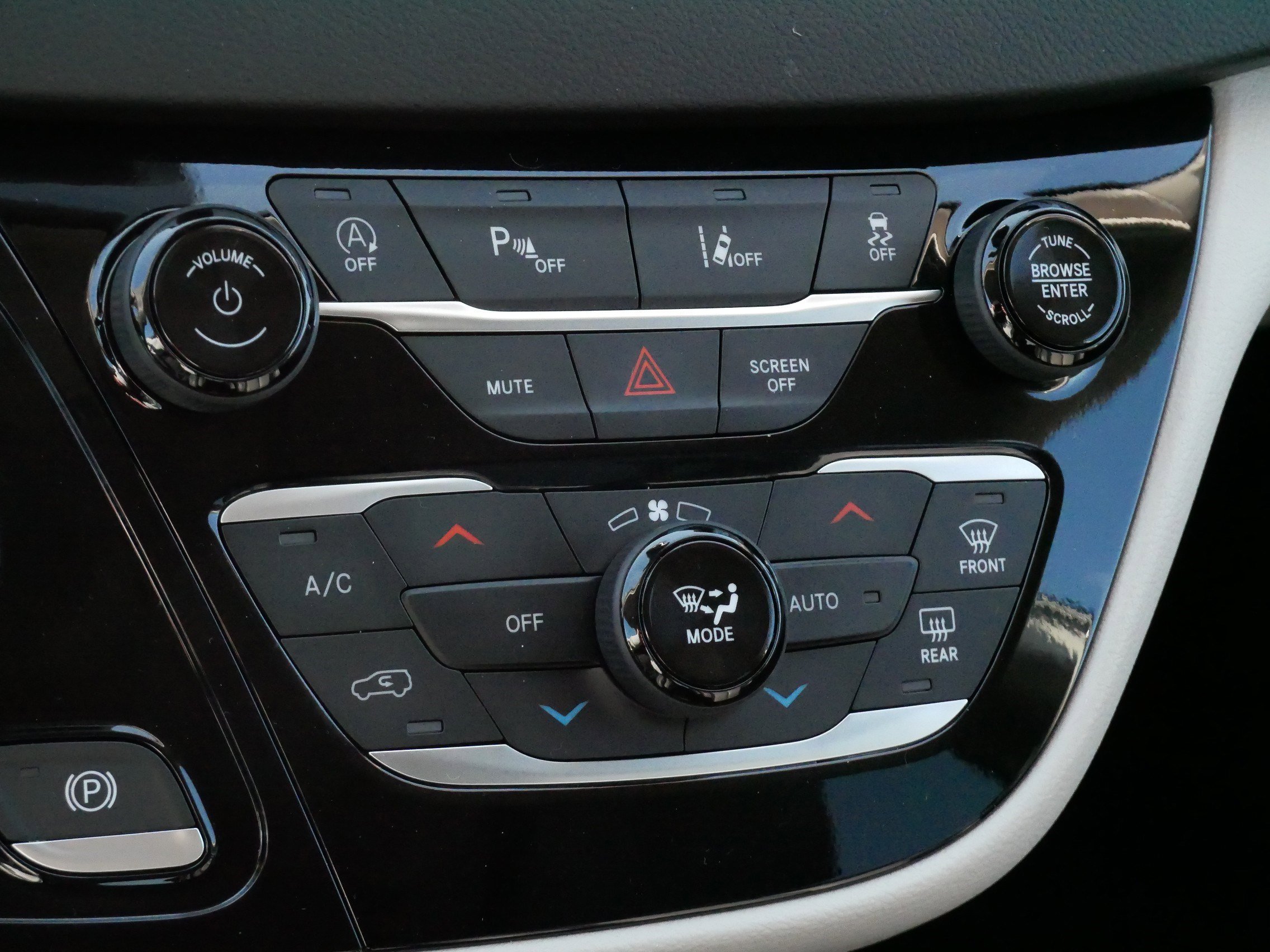 Used 2024 Chrysler Pacifica Touring-L image 23